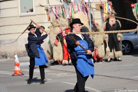 Kamnik so obiskali koranti iz Zamušanov pri Ptuju in v mestno jedro privabili nepregledno množico, željno ogleda tradicionalne pustne šege (4)